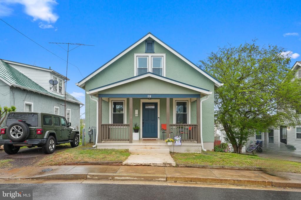 118 W EDMONDSON ST, CULPEPER, Virginia 22701, 4 Bedrooms Bedrooms, ,2 BathroomsBathrooms,Residential,118 W EDMONDSON ST,VACU2010936 MLS # VACU2010936