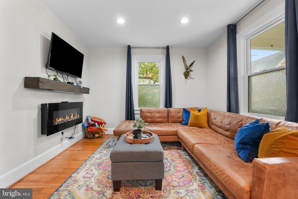 118 W EDMONDSON ST, CULPEPER, Virginia 22701, 4 Bedrooms Bedrooms, ,2 BathroomsBathrooms,Residential,118 W EDMONDSON ST,VACU2010936 MLS # VACU2010936
