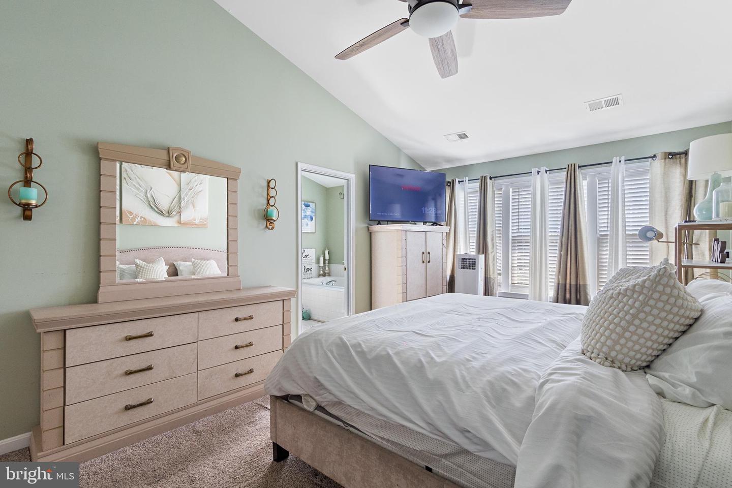 12457 EVEREST PEAK LN, WOODBRIDGE, Virginia 22192, 3 Bedrooms Bedrooms, ,3 BathroomsBathrooms,Residential,For sale,12457 EVEREST PEAK LN,VAPW2092902 MLS # VAPW2092902
