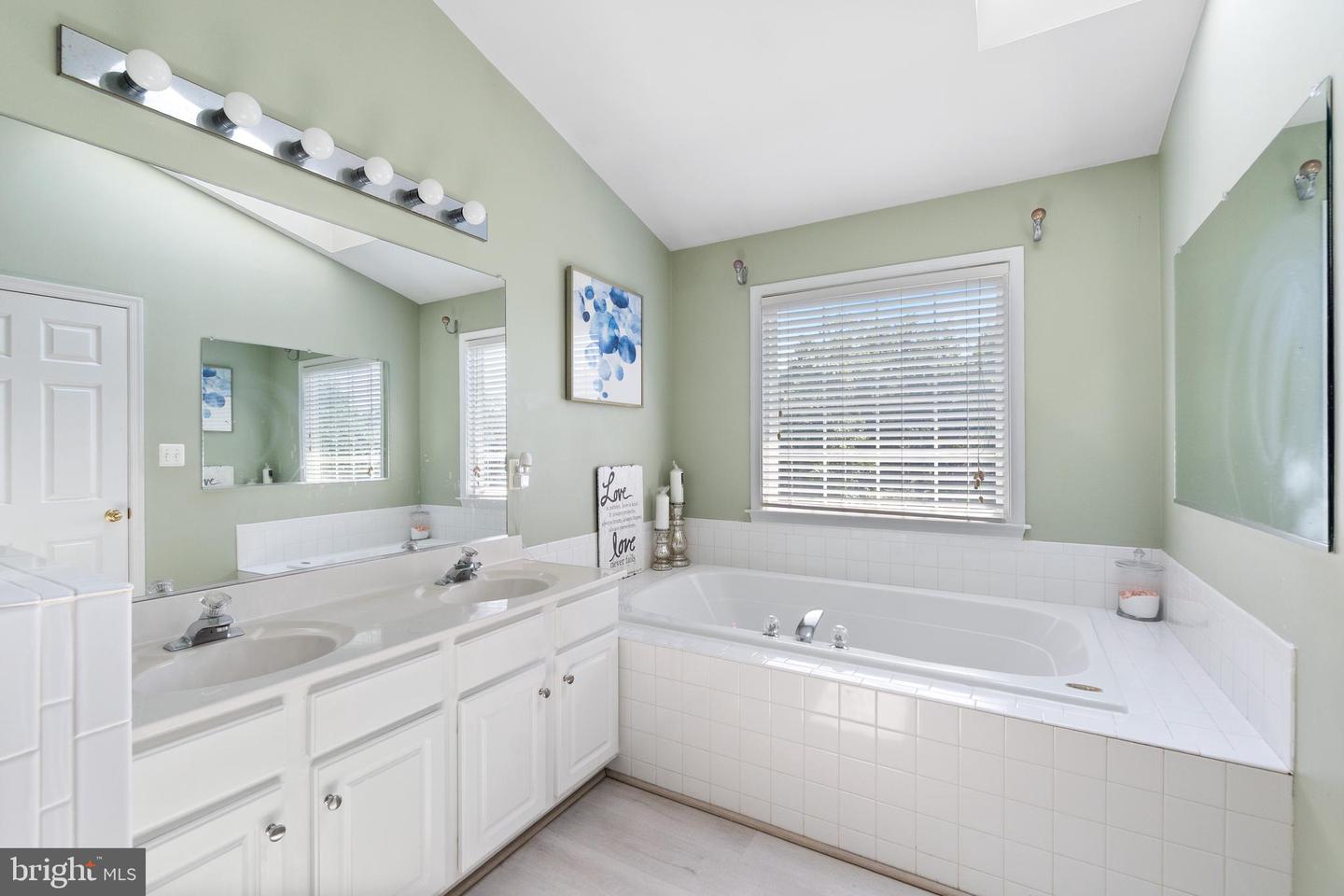 12457 EVEREST PEAK LN, WOODBRIDGE, Virginia 22192, 3 Bedrooms Bedrooms, ,3 BathroomsBathrooms,Residential,For sale,12457 EVEREST PEAK LN,VAPW2092902 MLS # VAPW2092902