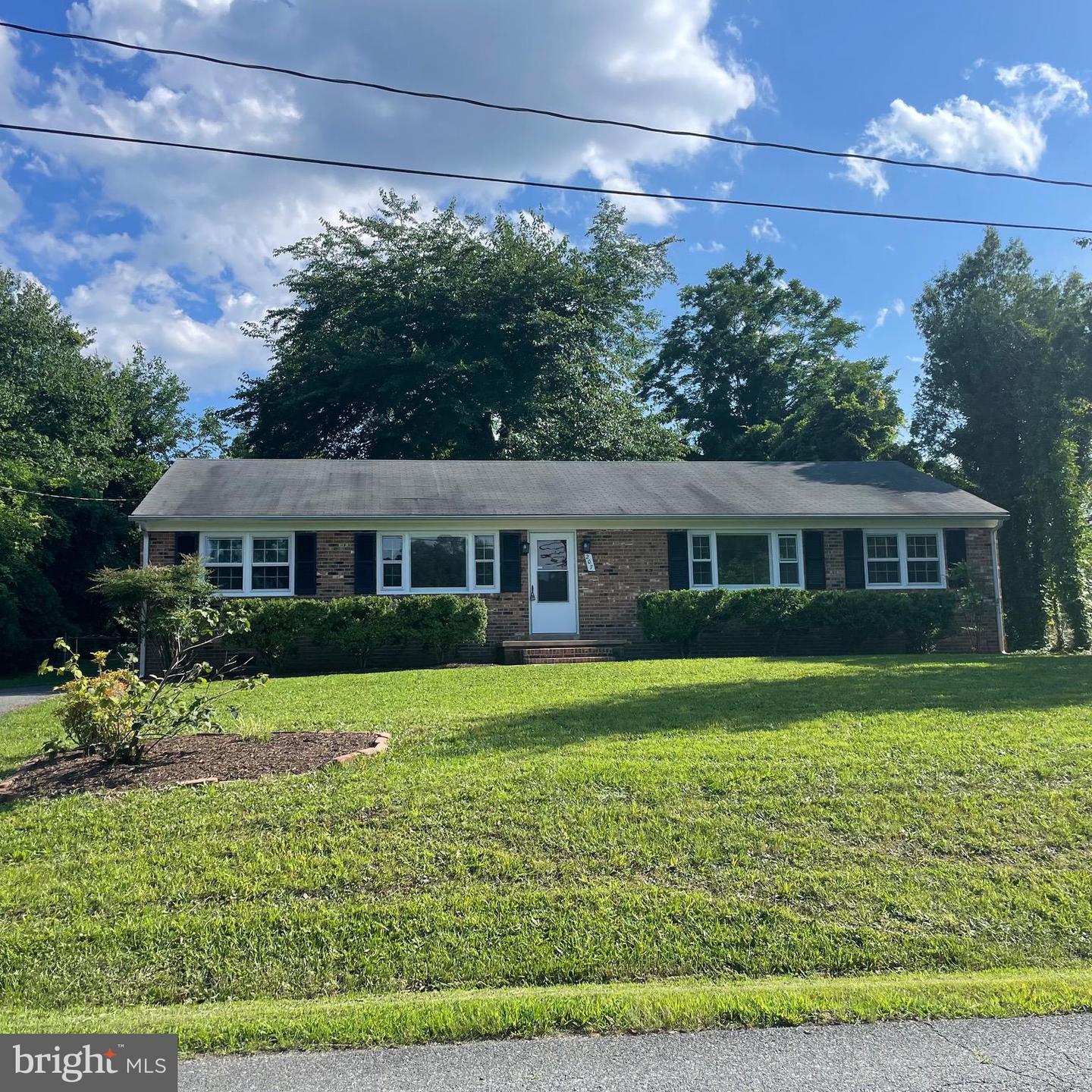 207 RIDGEMORE ST, FREDERICKSBURG, Virginia 22405, 3 Bedrooms Bedrooms, ,2 BathroomsBathrooms,Residential,For sale,207 RIDGEMORE ST,VAST2038220 MLS # VAST2038220