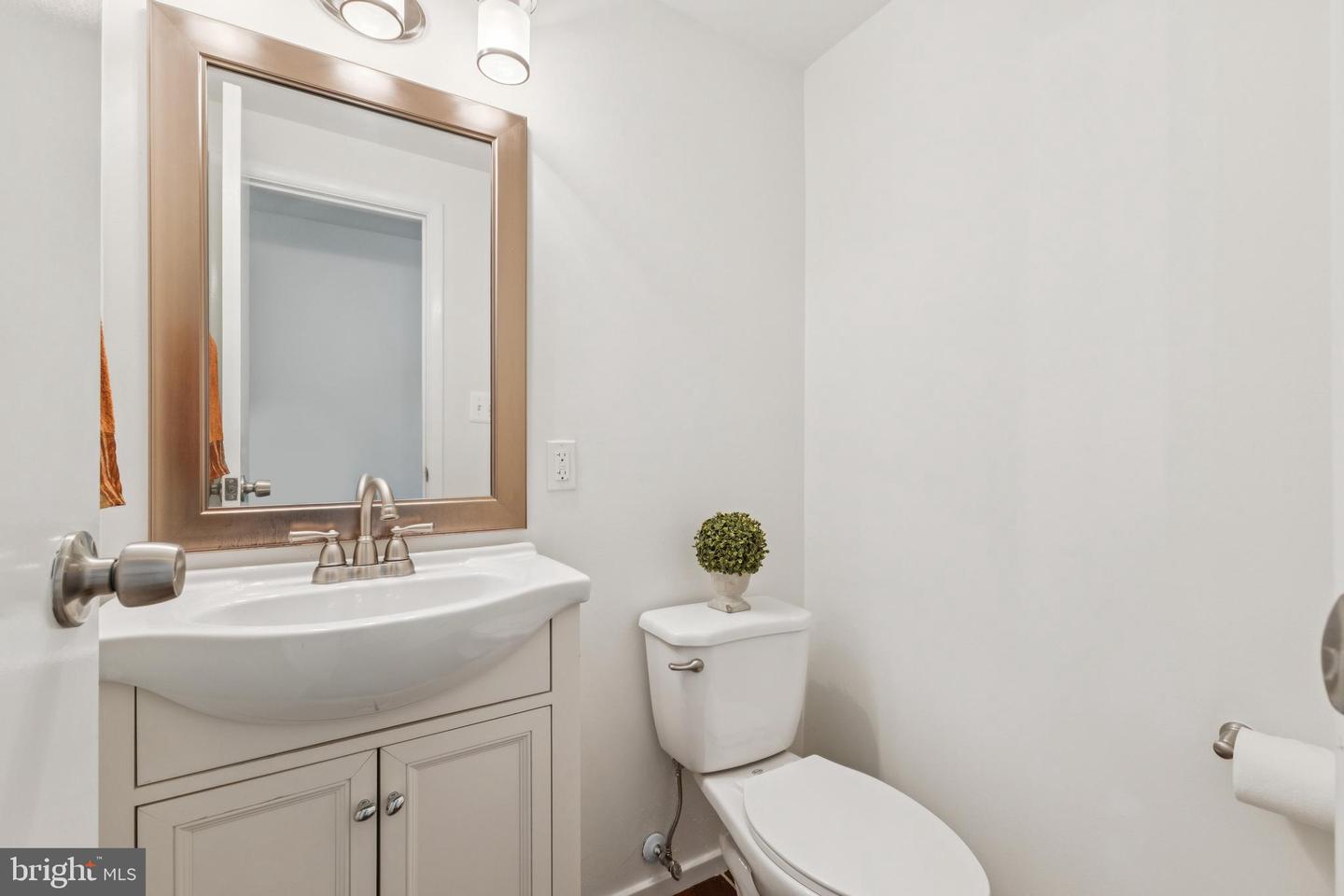 11234 HUNTING HORN LN, RESTON, Virginia 20191, 4 Bedrooms Bedrooms, ,2 BathroomsBathrooms,Residential,For sale,11234 HUNTING HORN LN,VAFX2237000 MLS # VAFX2237000