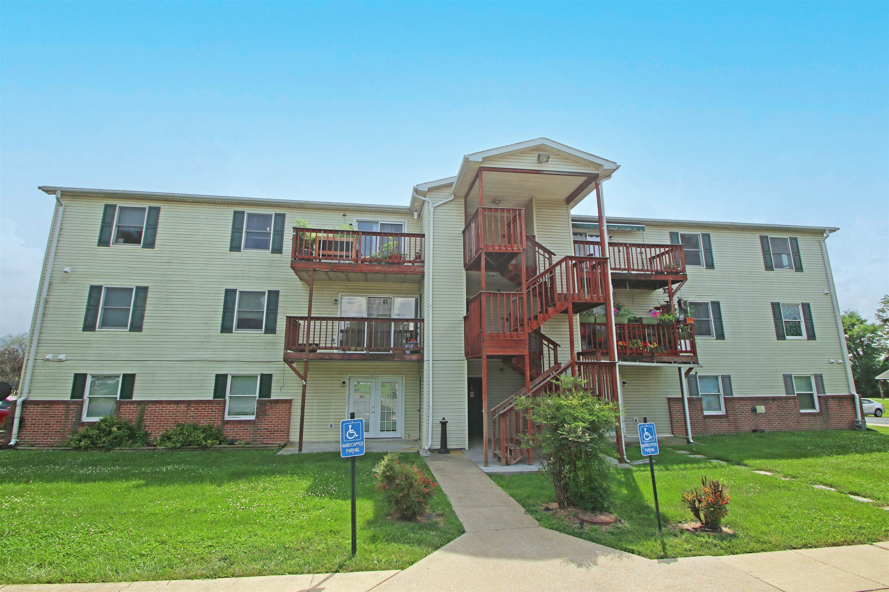 1282 OX RD, WOODSTOCK, Virginia 22664, 2 Bedrooms Bedrooms, ,2 BathroomsBathrooms,Residential,1282 OX RD,664598 MLS # 664598
