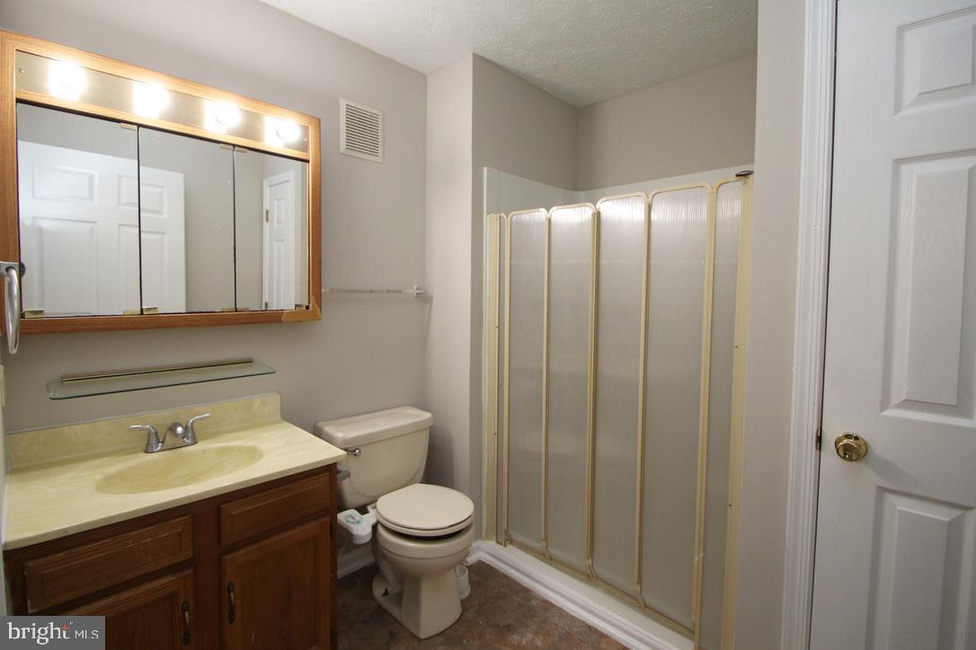1282-A12 OX RD, WOODSTOCK, Virginia 22664, 2 Bedrooms Bedrooms, ,2 BathroomsBathrooms,Residential,For sale,1282-A12 OX RD,VASH2011442 MLS # VASH2011442