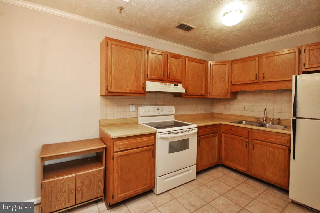 1282-A12 OX RD, WOODSTOCK, Virginia 22664, 2 Bedrooms Bedrooms, ,2 BathroomsBathrooms,Residential,For sale,1282-A12 OX RD,VASH2011442 MLS # VASH2011442