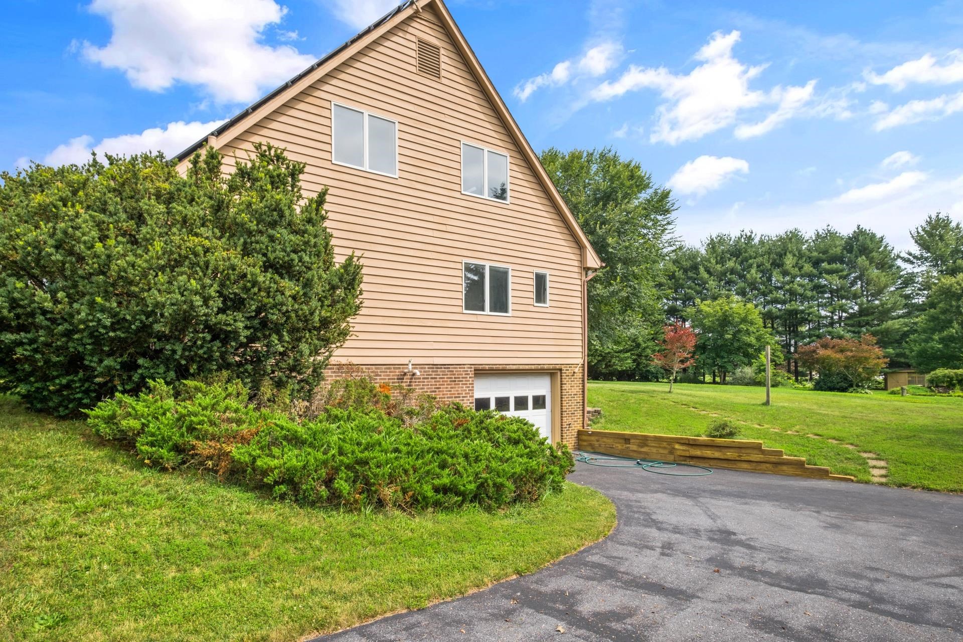 32 SPRING CT, WAYNESBORO, Virginia 22980, 3 Bedrooms Bedrooms, ,2 BathroomsBathrooms,Residential,32 SPRING CT,666344 MLS # 666344