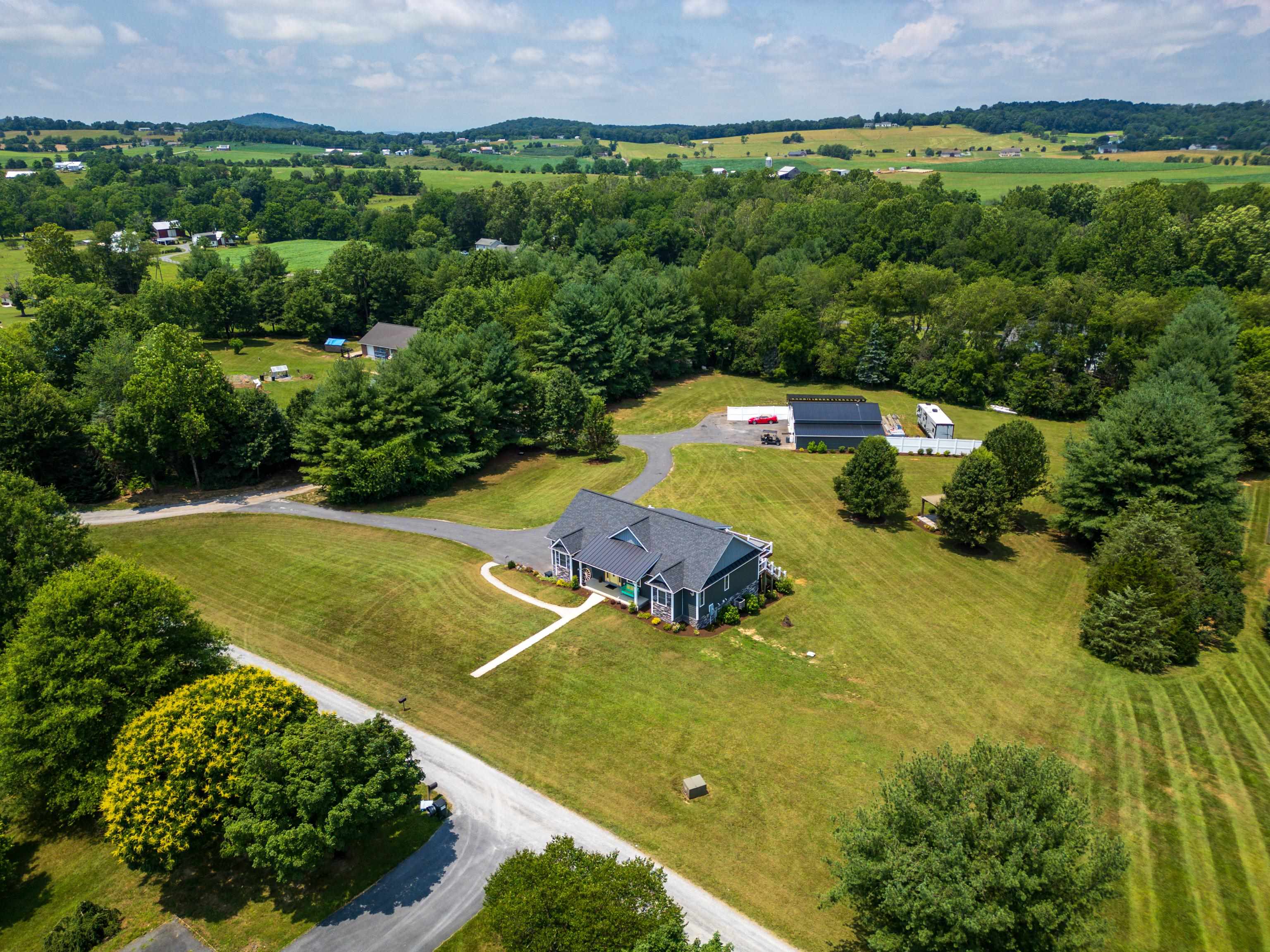 56 SERENDIPITY LN, CRIMORA, Virginia 24431, 3 Bedrooms Bedrooms, ,2 BathroomsBathrooms,Residential,56 SERENDIPITY LN,666358 MLS # 666358