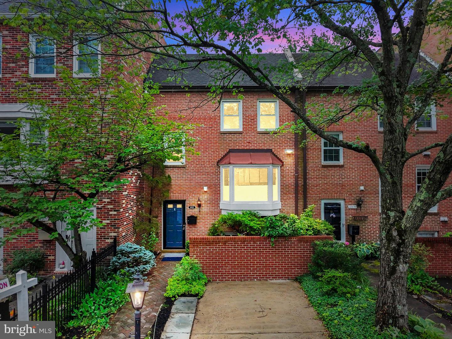 6913 MCLEAN PARK MANOR CT, MCLEAN, Virginia 22101, 4 Bedrooms Bedrooms, ,3 BathroomsBathrooms,Residential,For sale,6913 MCLEAN PARK MANOR CT,VAFX2242666 MLS # VAFX2242666