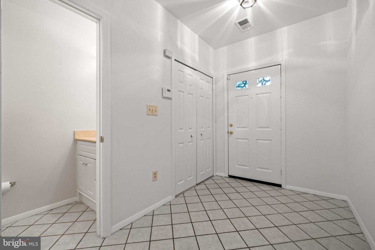 6913 MCLEAN PARK MANOR CT, MCLEAN, Virginia 22101, 4 Bedrooms Bedrooms, ,3 BathroomsBathrooms,Residential,For sale,6913 MCLEAN PARK MANOR CT,VAFX2242666 MLS # VAFX2242666