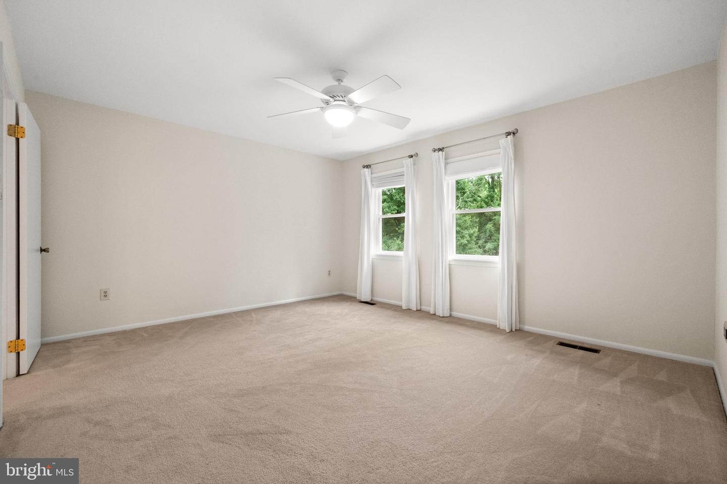 6913 MCLEAN PARK MANOR CT, MCLEAN, Virginia 22101, 4 Bedrooms Bedrooms, ,3 BathroomsBathrooms,Residential,For sale,6913 MCLEAN PARK MANOR CT,VAFX2242666 MLS # VAFX2242666