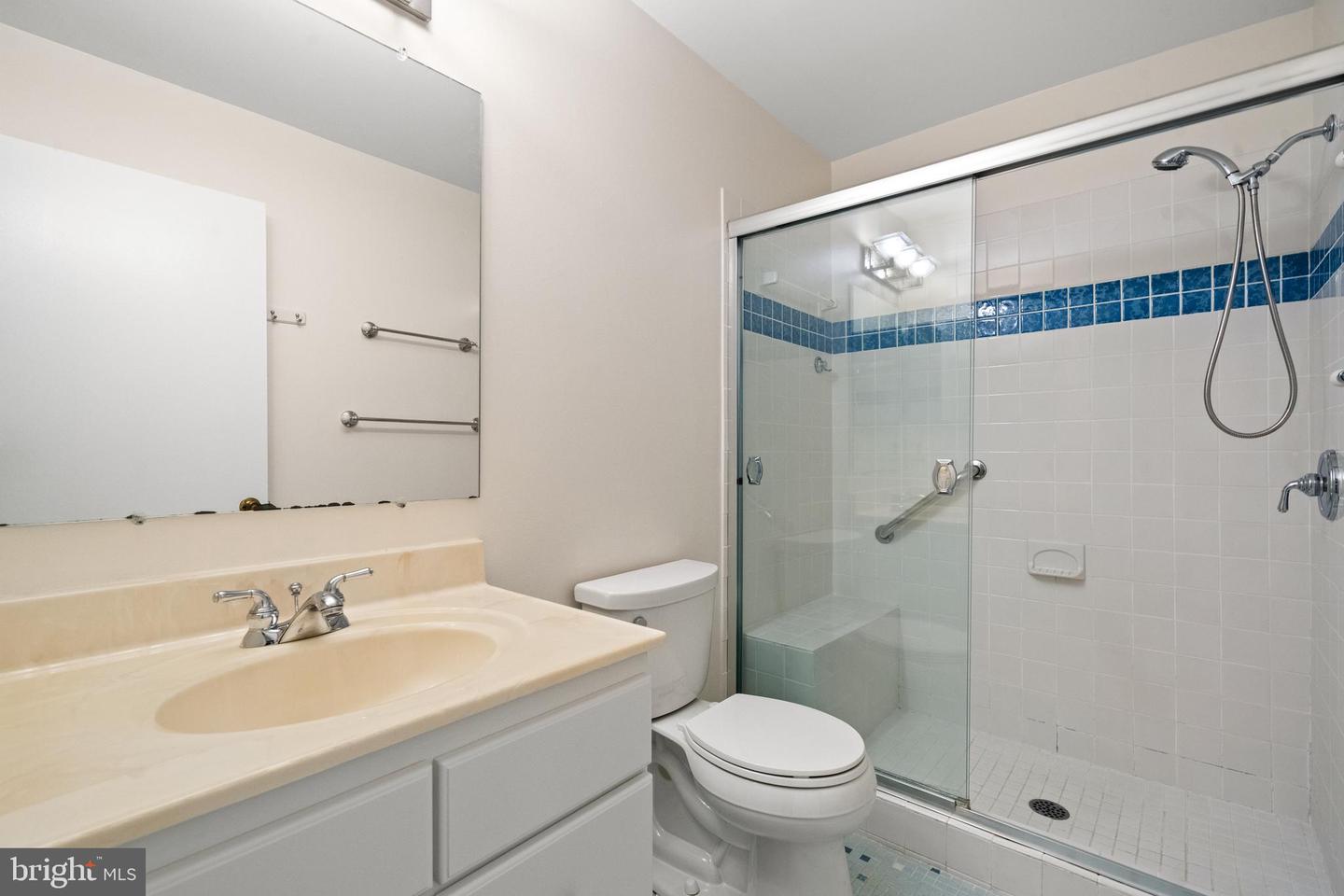 6913 MCLEAN PARK MANOR CT, MCLEAN, Virginia 22101, 4 Bedrooms Bedrooms, ,3 BathroomsBathrooms,Residential,For sale,6913 MCLEAN PARK MANOR CT,VAFX2242666 MLS # VAFX2242666