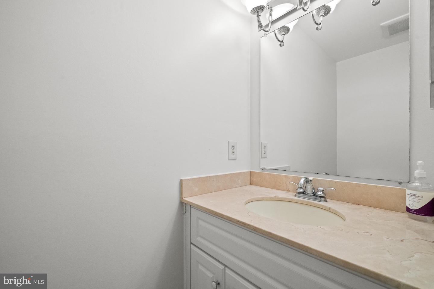 6913 MCLEAN PARK MANOR CT, MCLEAN, Virginia 22101, 4 Bedrooms Bedrooms, ,3 BathroomsBathrooms,Residential,For sale,6913 MCLEAN PARK MANOR CT,VAFX2242666 MLS # VAFX2242666