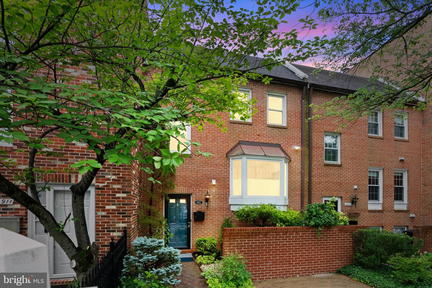 6913 MCLEAN PARK MANOR CT, MCLEAN, Virginia 22101, 4 Bedrooms Bedrooms, ,3 BathroomsBathrooms,Residential,For sale,6913 MCLEAN PARK MANOR CT,VAFX2242666 MLS # VAFX2242666