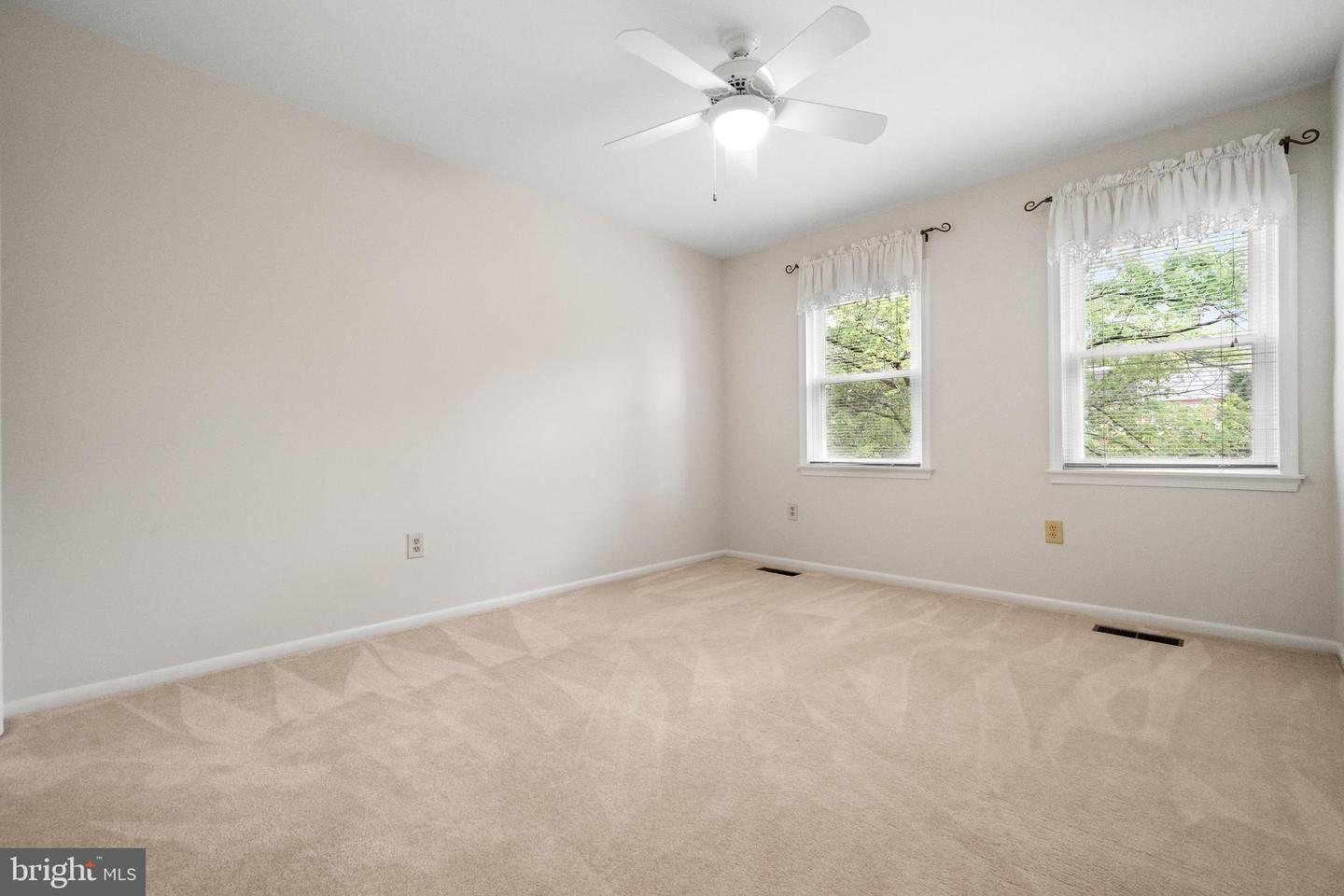6913 MCLEAN PARK MANOR CT, MCLEAN, Virginia 22101, 4 Bedrooms Bedrooms, ,3 BathroomsBathrooms,Residential,For sale,6913 MCLEAN PARK MANOR CT,VAFX2242666 MLS # VAFX2242666