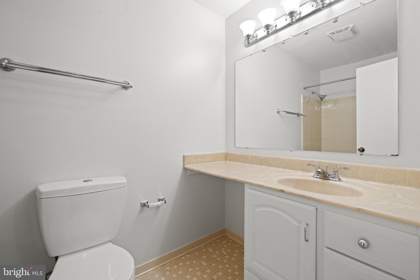 6913 MCLEAN PARK MANOR CT, MCLEAN, Virginia 22101, 4 Bedrooms Bedrooms, ,3 BathroomsBathrooms,Residential,For sale,6913 MCLEAN PARK MANOR CT,VAFX2242666 MLS # VAFX2242666