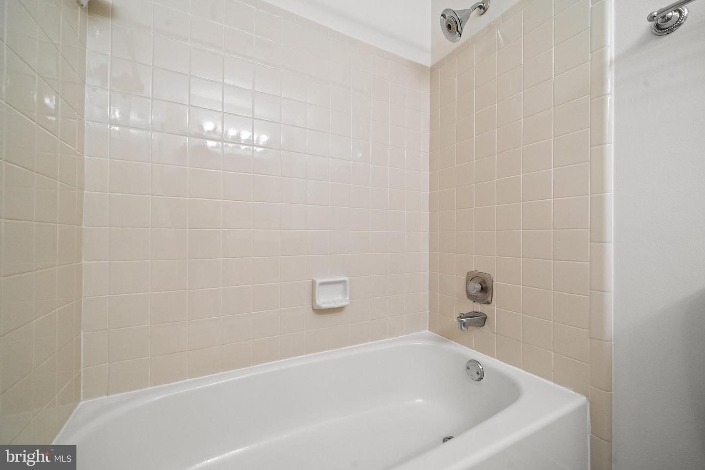 6913 MCLEAN PARK MANOR CT, MCLEAN, Virginia 22101, 4 Bedrooms Bedrooms, ,3 BathroomsBathrooms,Residential,For sale,6913 MCLEAN PARK MANOR CT,VAFX2242666 MLS # VAFX2242666