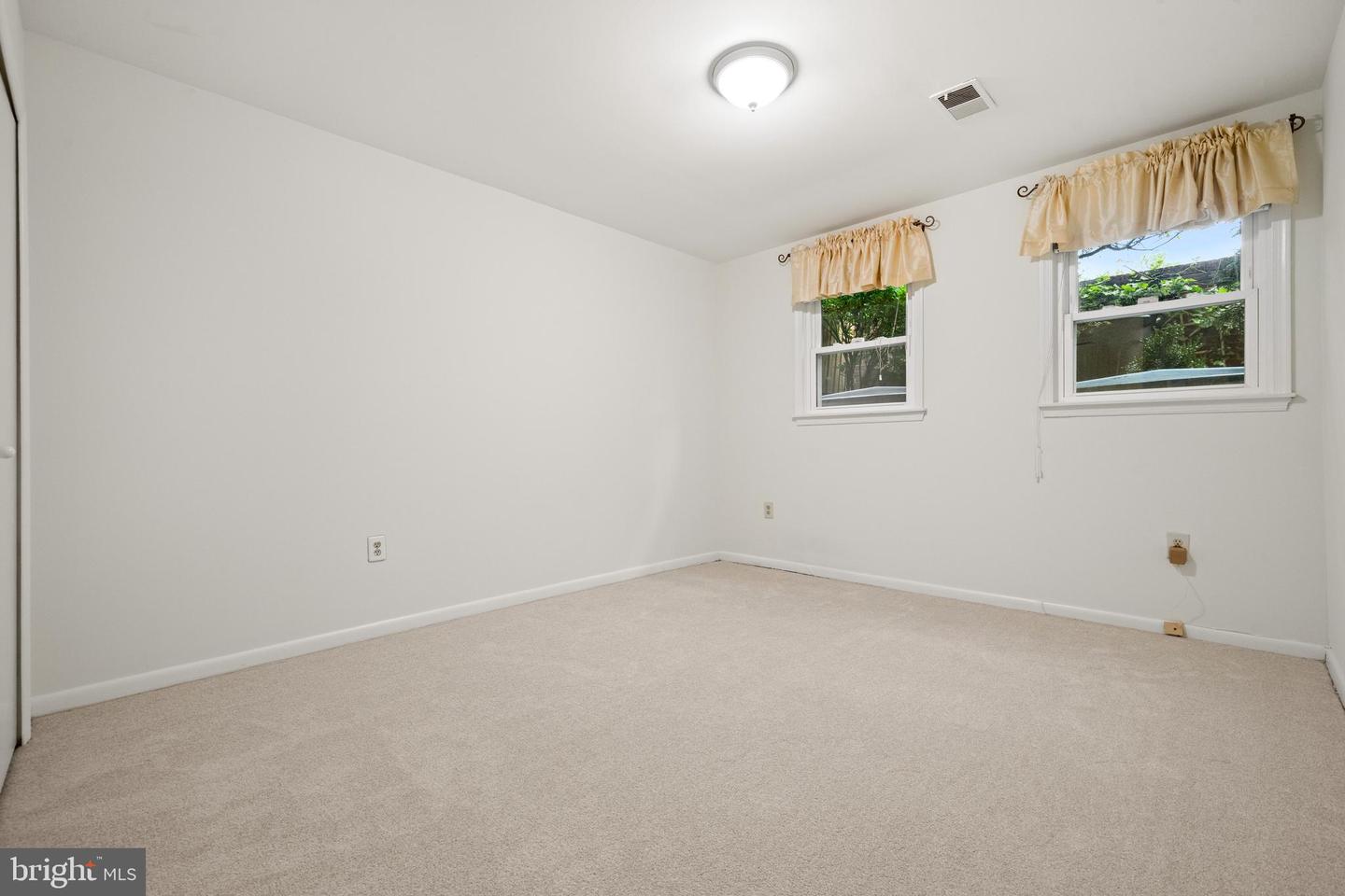 6913 MCLEAN PARK MANOR CT, MCLEAN, Virginia 22101, 4 Bedrooms Bedrooms, ,3 BathroomsBathrooms,Residential,For sale,6913 MCLEAN PARK MANOR CT,VAFX2242666 MLS # VAFX2242666