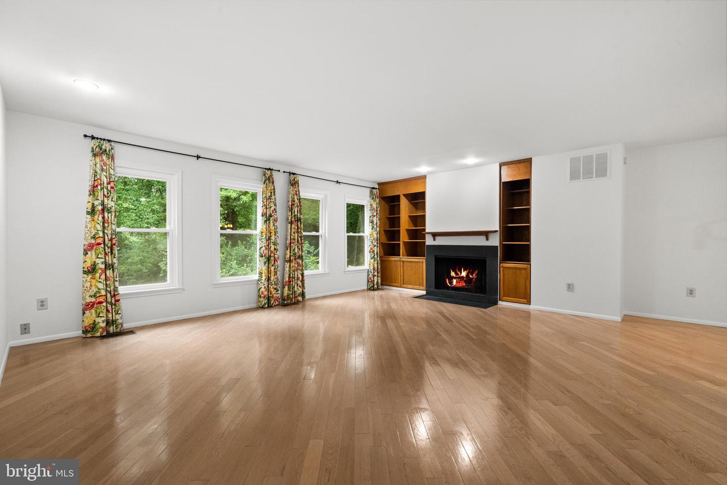 6913 MCLEAN PARK MANOR CT, MCLEAN, Virginia 22101, 4 Bedrooms Bedrooms, ,3 BathroomsBathrooms,Residential,For sale,6913 MCLEAN PARK MANOR CT,VAFX2242666 MLS # VAFX2242666