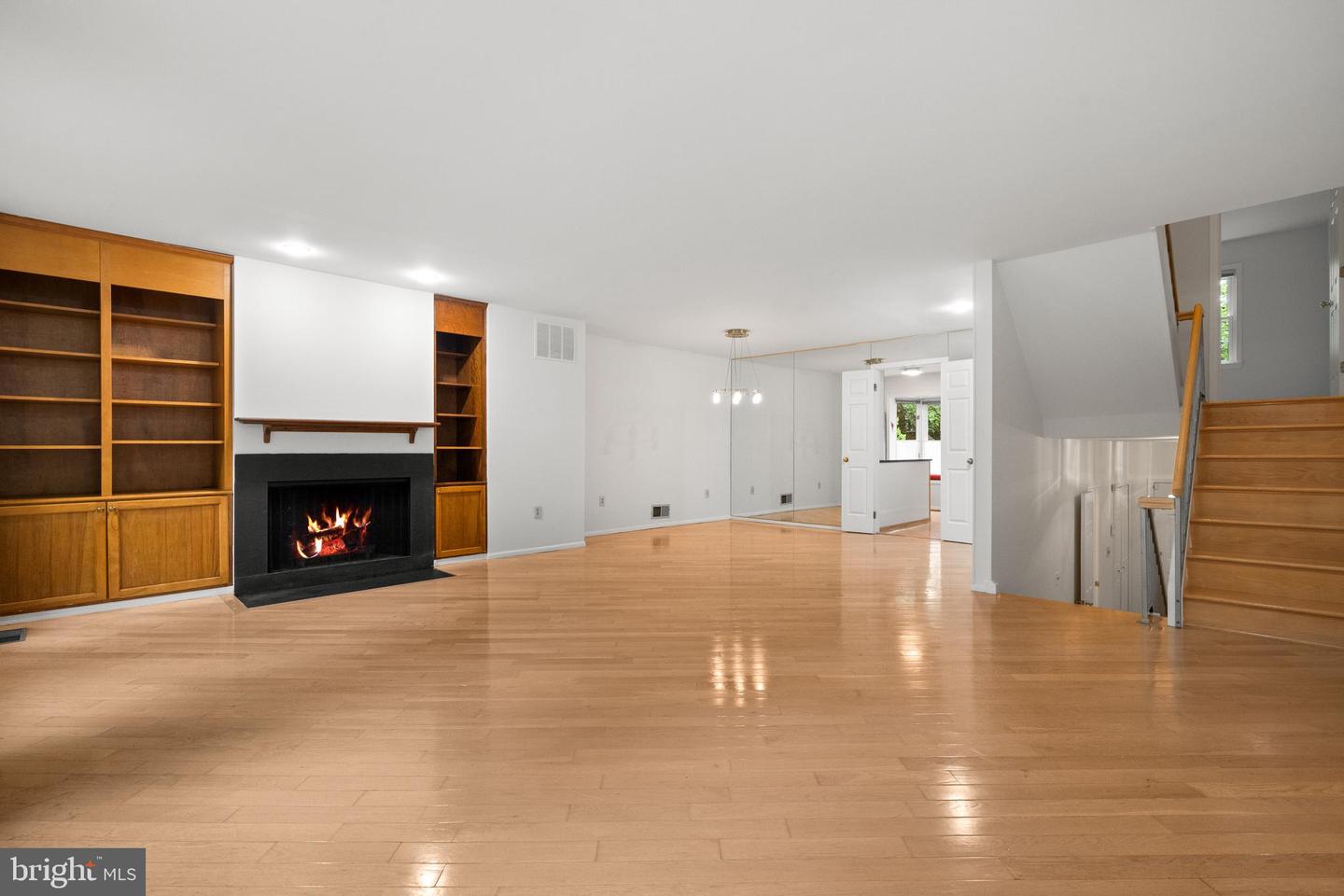 6913 MCLEAN PARK MANOR CT, MCLEAN, Virginia 22101, 4 Bedrooms Bedrooms, ,3 BathroomsBathrooms,Residential,For sale,6913 MCLEAN PARK MANOR CT,VAFX2242666 MLS # VAFX2242666