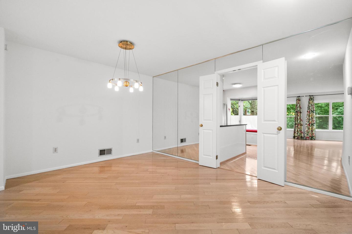 6913 MCLEAN PARK MANOR CT, MCLEAN, Virginia 22101, 4 Bedrooms Bedrooms, ,3 BathroomsBathrooms,Residential,For sale,6913 MCLEAN PARK MANOR CT,VAFX2242666 MLS # VAFX2242666