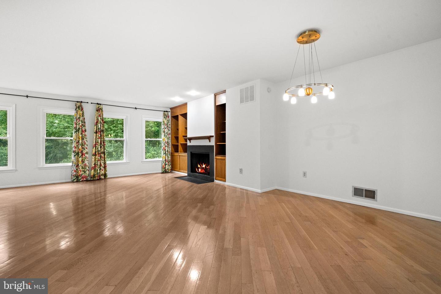 6913 MCLEAN PARK MANOR CT, MCLEAN, Virginia 22101, 4 Bedrooms Bedrooms, ,3 BathroomsBathrooms,Residential,For sale,6913 MCLEAN PARK MANOR CT,VAFX2242666 MLS # VAFX2242666