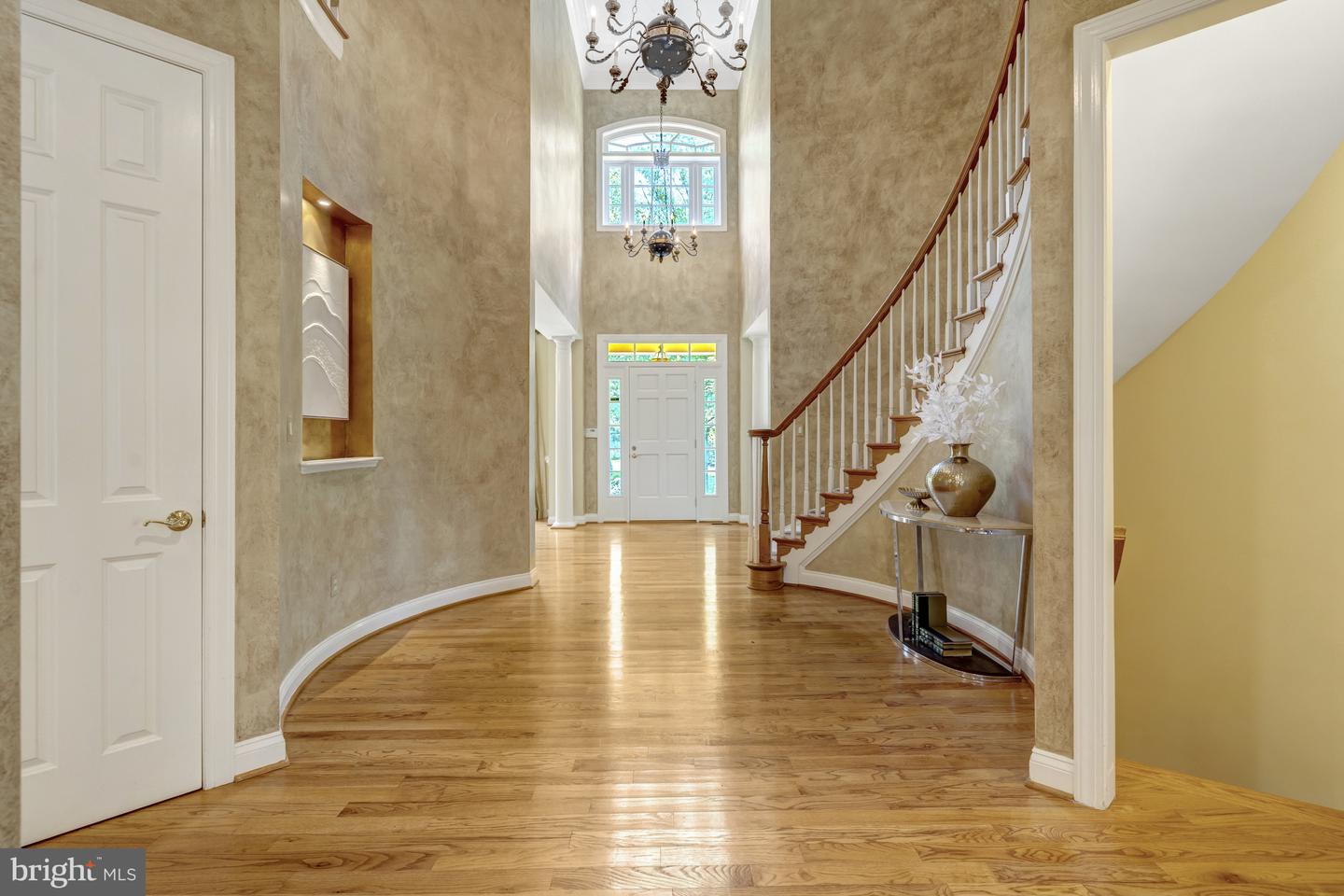 7811 CROWNHURST CT, MCLEAN, Virginia 22102, 6 Bedrooms Bedrooms, ,6 BathroomsBathrooms,Residential,For sale,7811 CROWNHURST CT,VAFX2242912 MLS # VAFX2242912