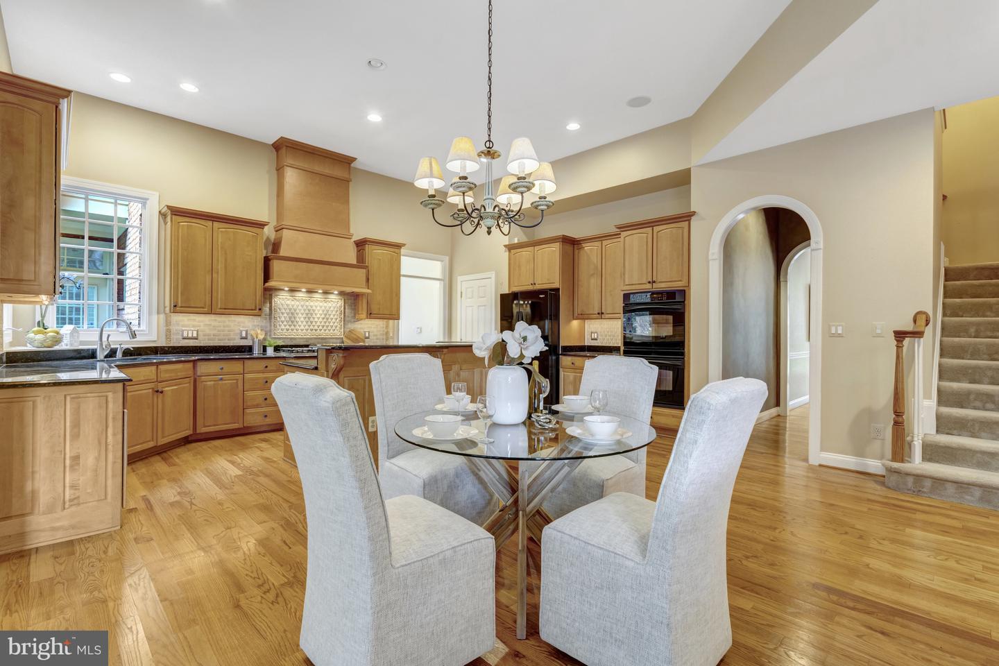 7811 CROWNHURST CT, MCLEAN, Virginia 22102, 6 Bedrooms Bedrooms, ,6 BathroomsBathrooms,Residential,For sale,7811 CROWNHURST CT,VAFX2242912 MLS # VAFX2242912