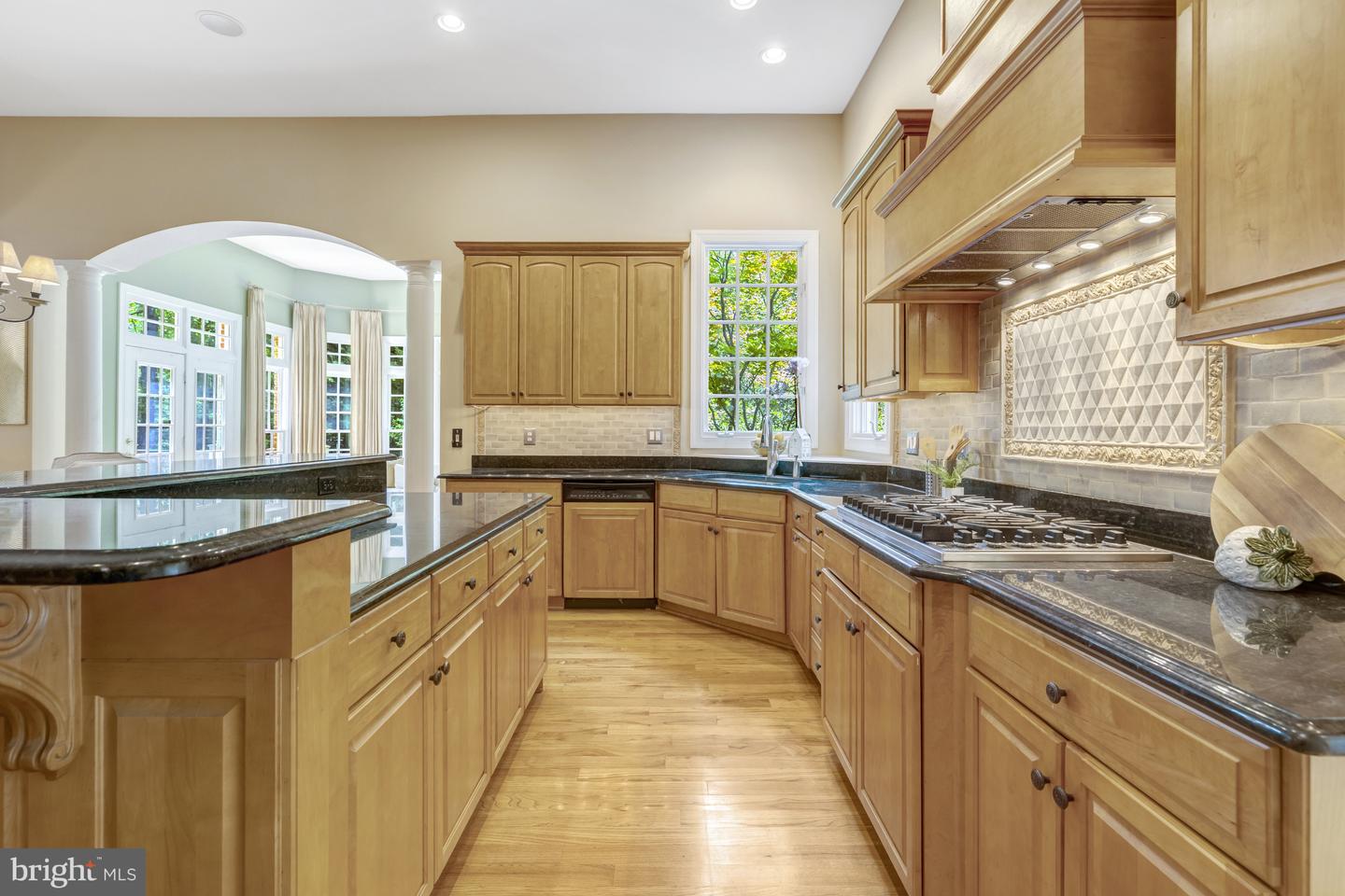 7811 CROWNHURST CT, MCLEAN, Virginia 22102, 6 Bedrooms Bedrooms, ,6 BathroomsBathrooms,Residential,For sale,7811 CROWNHURST CT,VAFX2242912 MLS # VAFX2242912