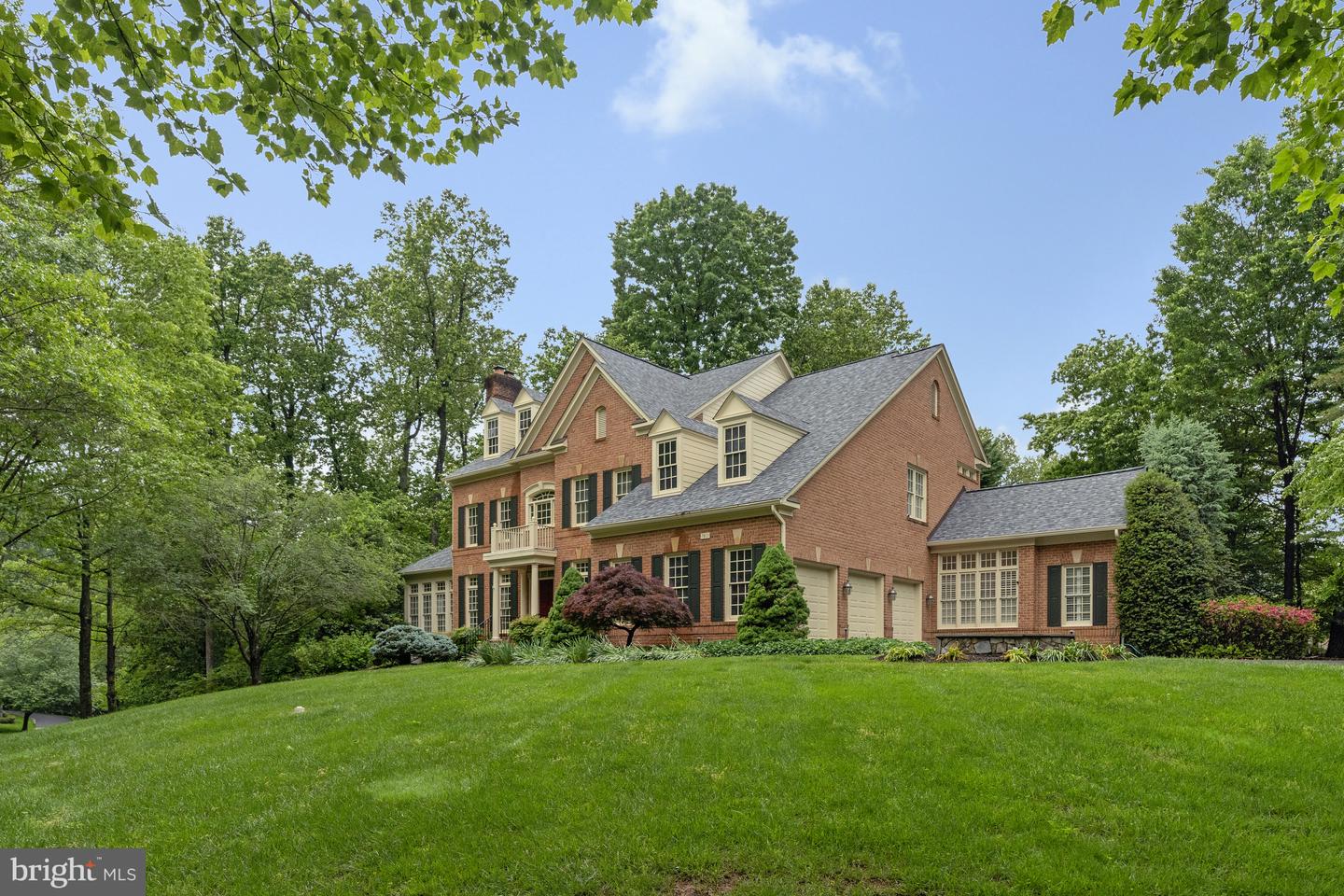 7811 CROWNHURST CT, MCLEAN, Virginia 22102, 6 Bedrooms Bedrooms, ,6 BathroomsBathrooms,Residential,For sale,7811 CROWNHURST CT,VAFX2242912 MLS # VAFX2242912