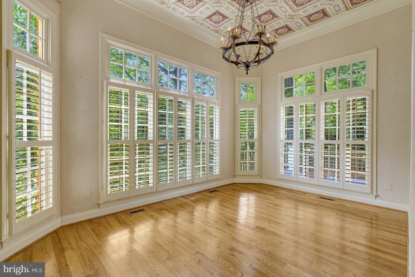 7811 CROWNHURST CT, MCLEAN, Virginia 22102, 6 Bedrooms Bedrooms, ,6 BathroomsBathrooms,Residential,For sale,7811 CROWNHURST CT,VAFX2242912 MLS # VAFX2242912