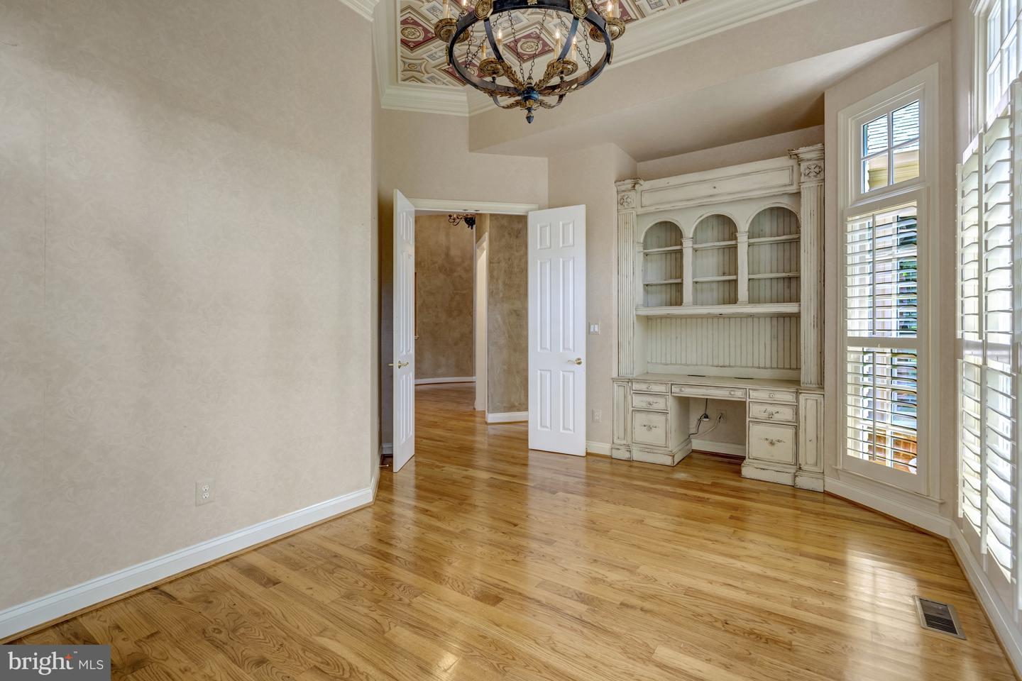 7811 CROWNHURST CT, MCLEAN, Virginia 22102, 6 Bedrooms Bedrooms, ,6 BathroomsBathrooms,Residential,For sale,7811 CROWNHURST CT,VAFX2242912 MLS # VAFX2242912