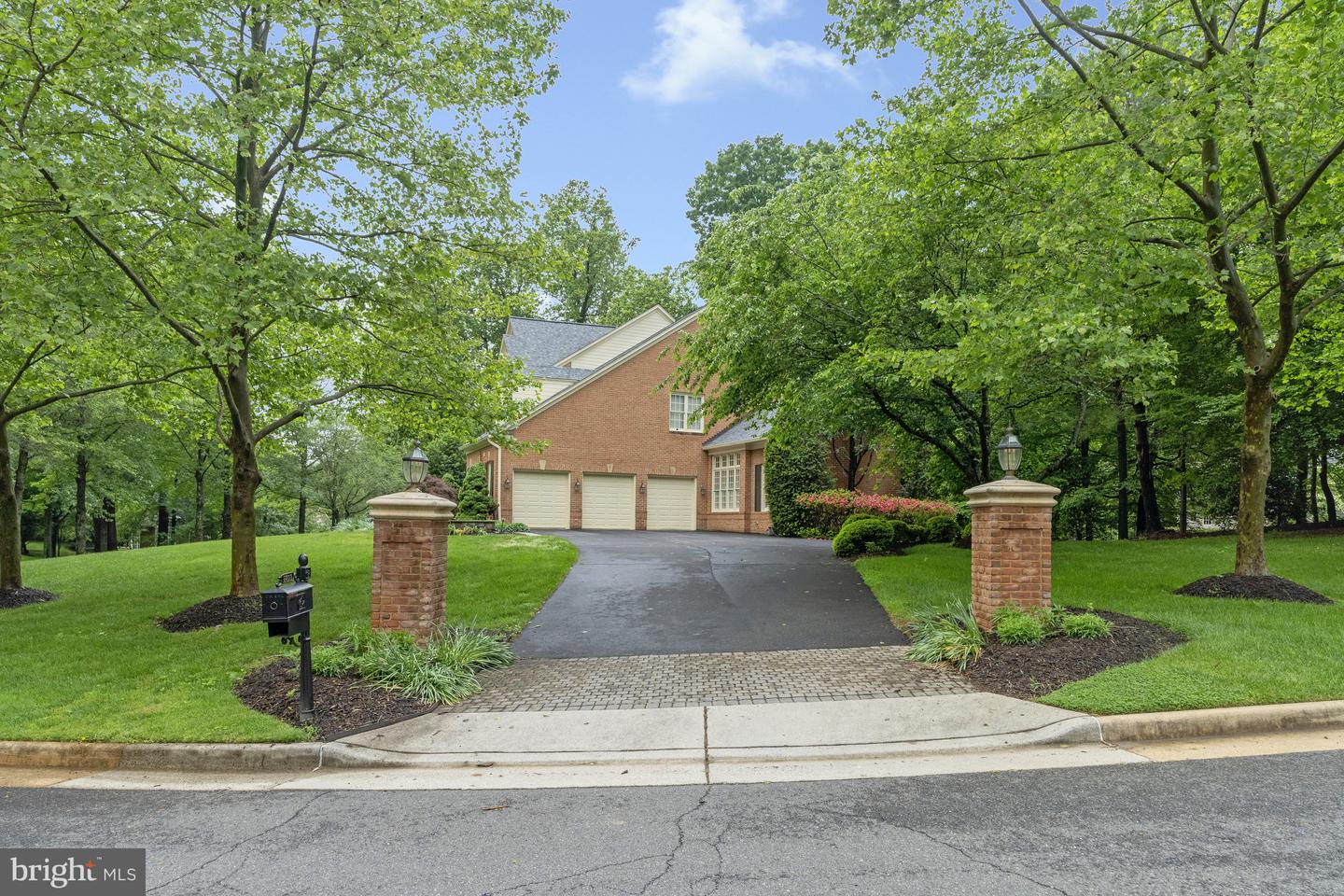 7811 CROWNHURST CT, MCLEAN, Virginia 22102, 6 Bedrooms Bedrooms, ,6 BathroomsBathrooms,Residential,For sale,7811 CROWNHURST CT,VAFX2242912 MLS # VAFX2242912