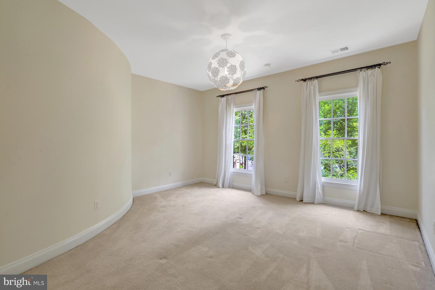 7811 CROWNHURST CT, MCLEAN, Virginia 22102, 6 Bedrooms Bedrooms, ,6 BathroomsBathrooms,Residential,For sale,7811 CROWNHURST CT,VAFX2242912 MLS # VAFX2242912