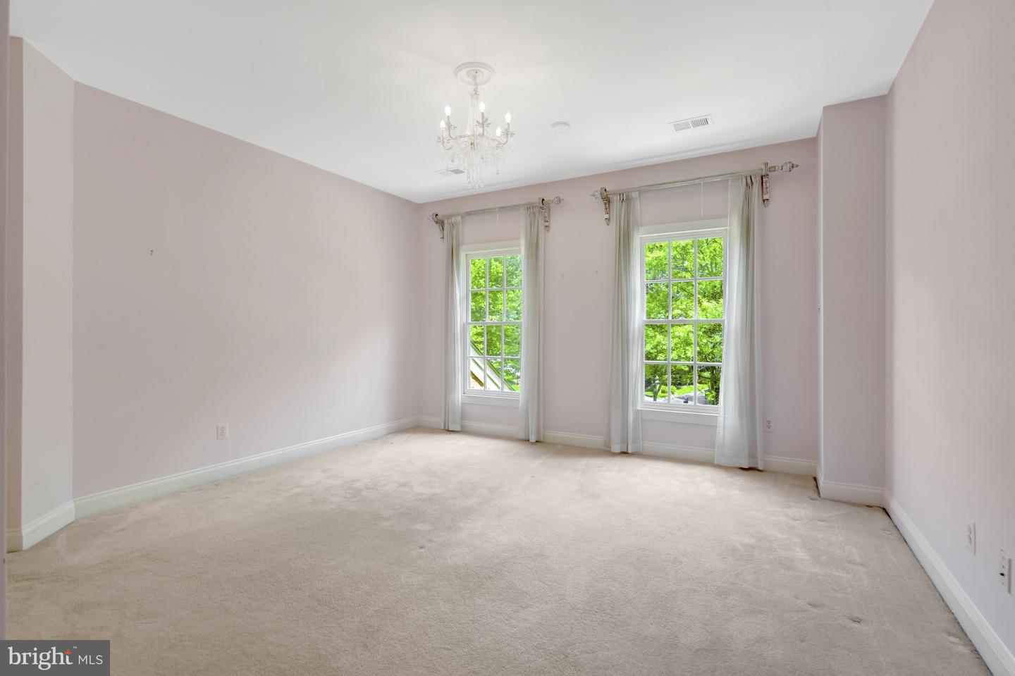 7811 CROWNHURST CT, MCLEAN, Virginia 22102, 6 Bedrooms Bedrooms, ,6 BathroomsBathrooms,Residential,For sale,7811 CROWNHURST CT,VAFX2242912 MLS # VAFX2242912