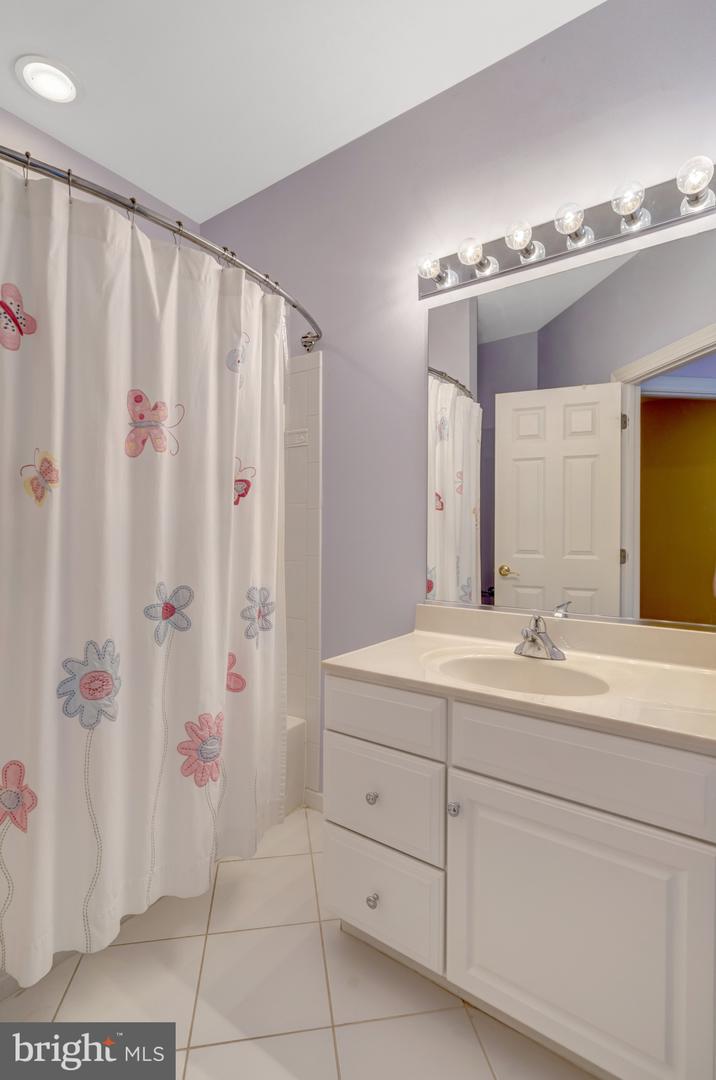 7811 CROWNHURST CT, MCLEAN, Virginia 22102, 6 Bedrooms Bedrooms, ,6 BathroomsBathrooms,Residential,For sale,7811 CROWNHURST CT,VAFX2242912 MLS # VAFX2242912