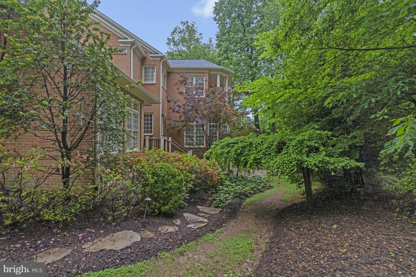 7811 CROWNHURST CT, MCLEAN, Virginia 22102, 6 Bedrooms Bedrooms, ,6 BathroomsBathrooms,Residential,For sale,7811 CROWNHURST CT,VAFX2242912 MLS # VAFX2242912