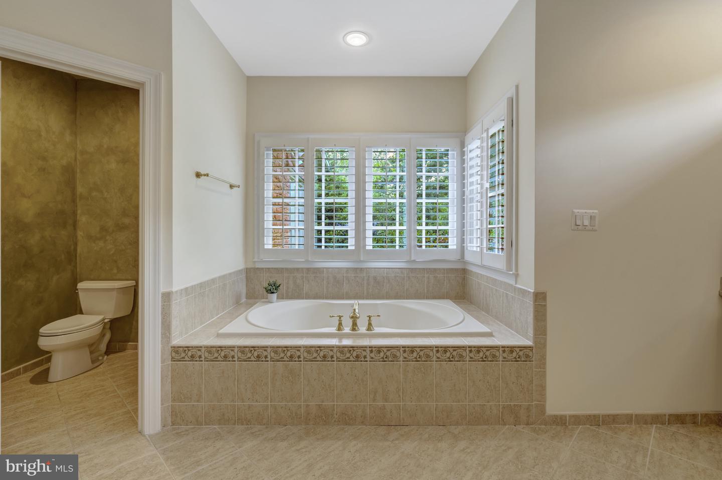 7811 CROWNHURST CT, MCLEAN, Virginia 22102, 6 Bedrooms Bedrooms, ,6 BathroomsBathrooms,Residential,For sale,7811 CROWNHURST CT,VAFX2242912 MLS # VAFX2242912