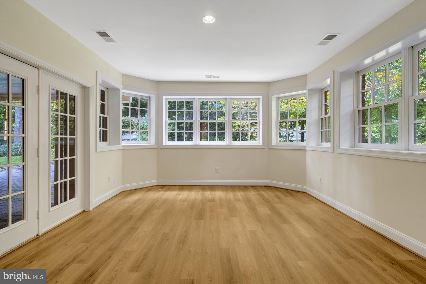 7811 CROWNHURST CT, MCLEAN, Virginia 22102, 6 Bedrooms Bedrooms, ,6 BathroomsBathrooms,Residential,For sale,7811 CROWNHURST CT,VAFX2242912 MLS # VAFX2242912