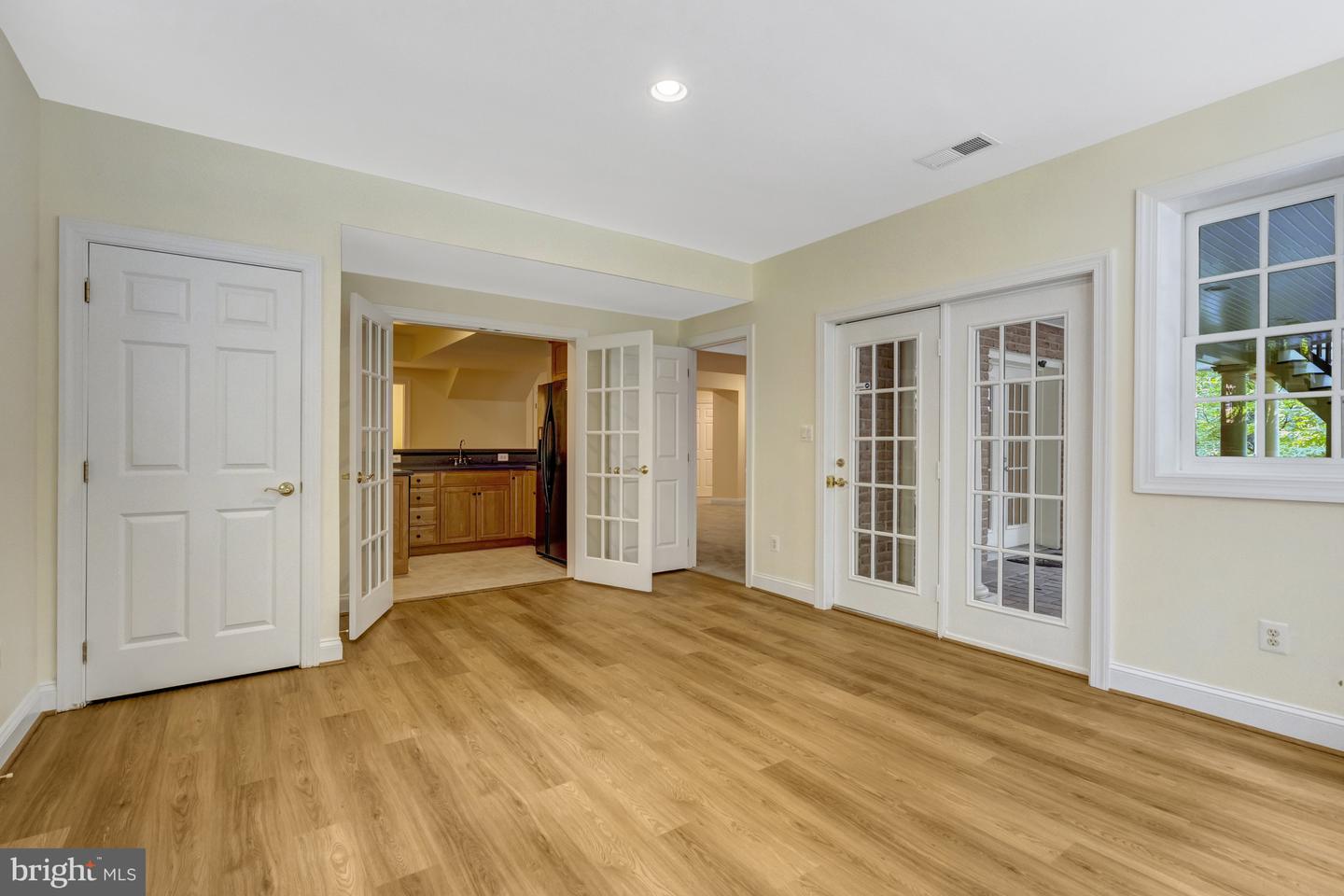 7811 CROWNHURST CT, MCLEAN, Virginia 22102, 6 Bedrooms Bedrooms, ,6 BathroomsBathrooms,Residential,For sale,7811 CROWNHURST CT,VAFX2242912 MLS # VAFX2242912