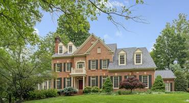 7811 CROWNHURST CT, MCLEAN, Virginia 22102, 6 Bedrooms Bedrooms, ,6 BathroomsBathrooms,Residential,For sale,7811 CROWNHURST CT,VAFX2242912 MLS # VAFX2242912