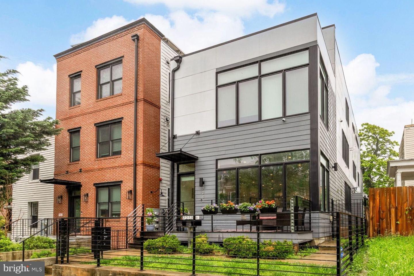 725 KENYON ST NW #1, WASHINGTON, District Of Columbia 20010, 3 Bedrooms Bedrooms, ,2 BathroomsBathrooms,Residential,For sale,725 KENYON ST NW #1,DCDC2202840 MLS # DCDC2202840