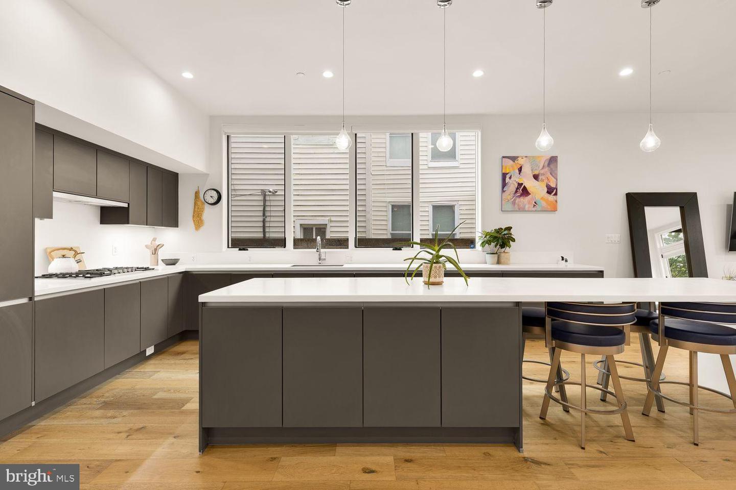 725 KENYON ST NW #1, WASHINGTON, District Of Columbia 20010, 3 Bedrooms Bedrooms, ,2 BathroomsBathrooms,Residential,For sale,725 KENYON ST NW #1,DCDC2202840 MLS # DCDC2202840