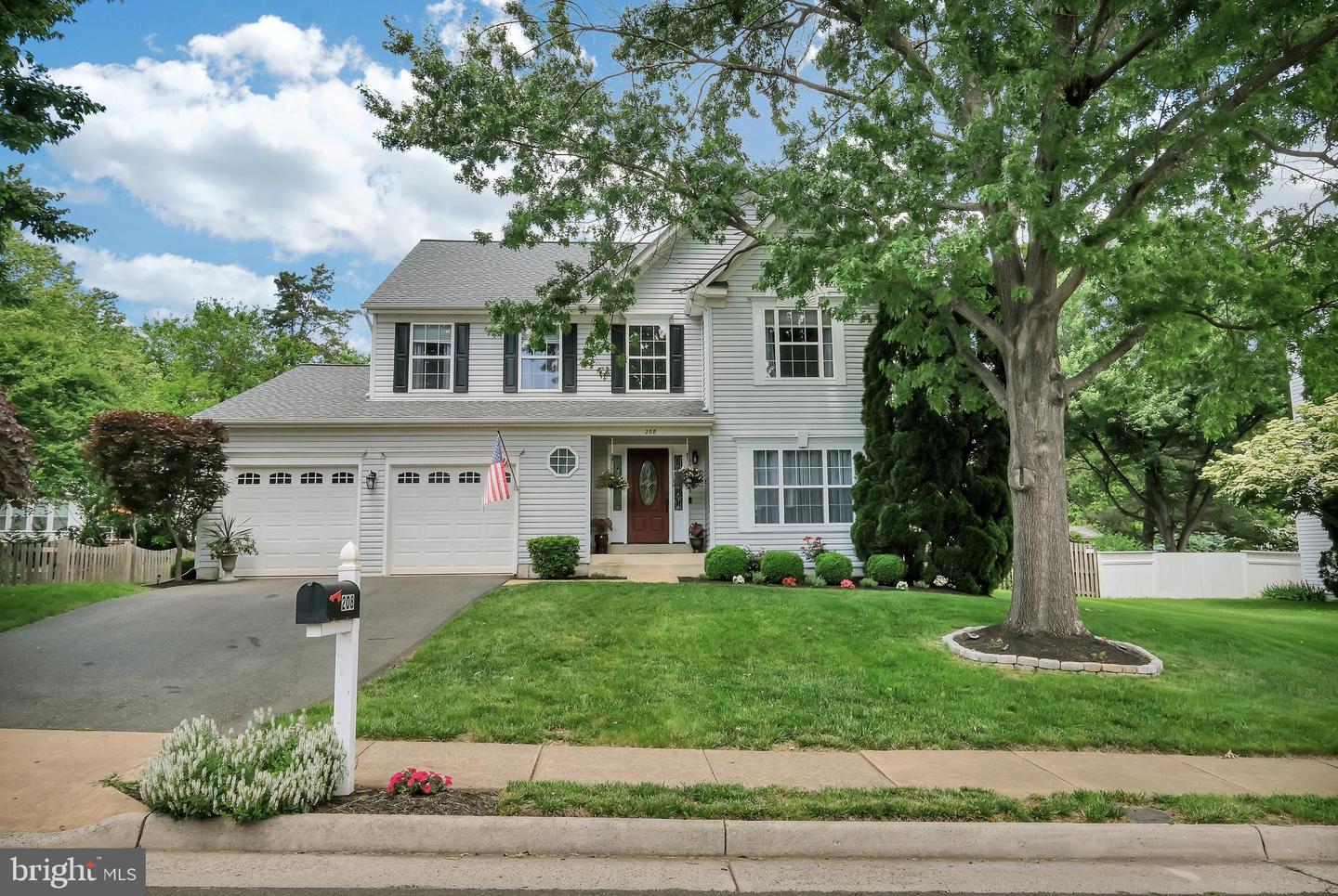 208 OAKCREST MANOR DR NE, LEESBURG, Virginia 20176, 3 Bedrooms Bedrooms, ,3 BathroomsBathrooms,Residential,For sale,208 OAKCREST MANOR DR NE,VALO2098602 MLS # VALO2098602