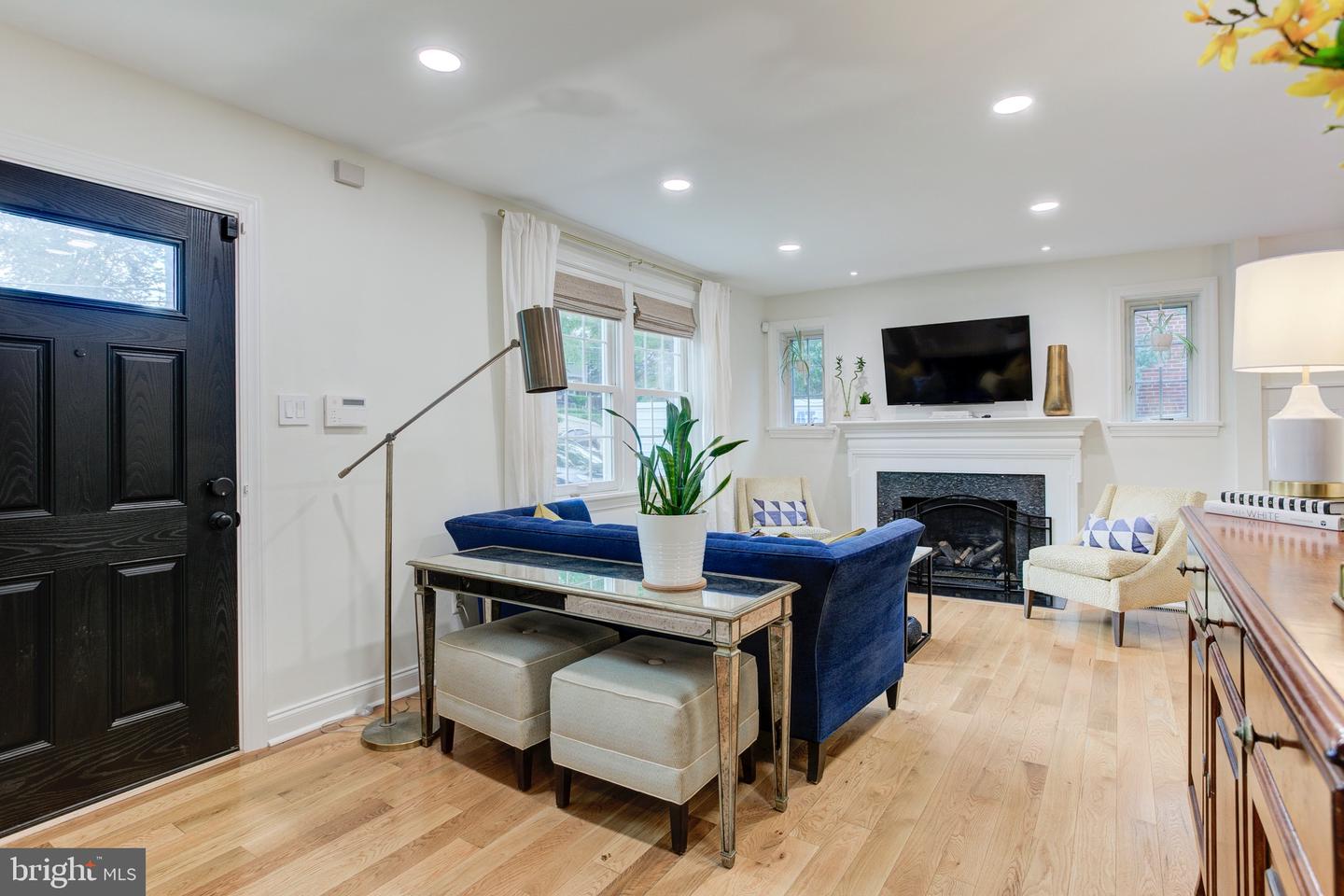 2907 LAWRENCE DR, FALLS CHURCH, Virginia 22042, 3 Bedrooms Bedrooms, ,3 BathroomsBathrooms,Residential,For sale,2907 LAWRENCE DR,VAFX2245648 MLS # VAFX2245648