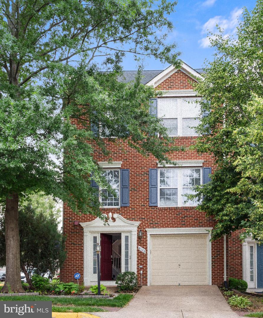 8126 HORSESHOE COTTAGE CIR, LORTON, Virginia 22079, 3 Bedrooms Bedrooms, ,2 BathroomsBathrooms,Residential,For sale,8126 HORSESHOE COTTAGE CIR,VAFX2246454 MLS # VAFX2246454