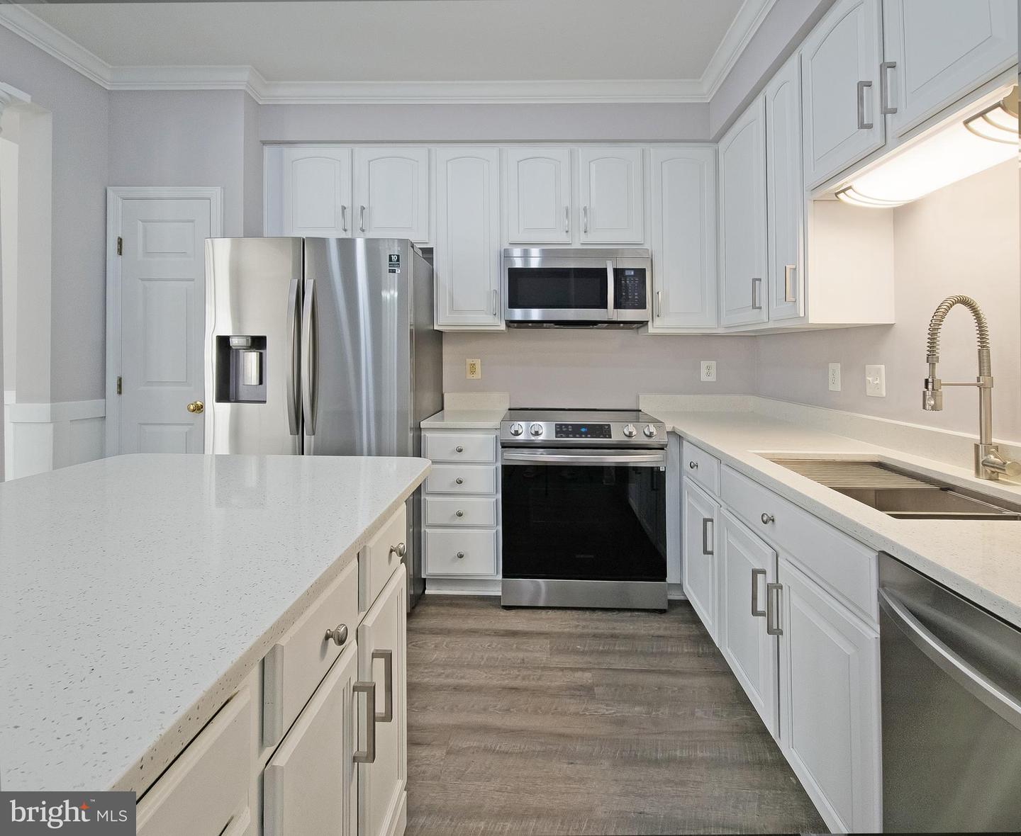 8126 HORSESHOE COTTAGE CIR, LORTON, Virginia 22079, 3 Bedrooms Bedrooms, ,2 BathroomsBathrooms,Residential,For sale,8126 HORSESHOE COTTAGE CIR,VAFX2246454 MLS # VAFX2246454