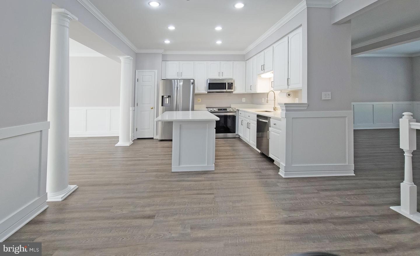 8126 HORSESHOE COTTAGE CIR, LORTON, Virginia 22079, 3 Bedrooms Bedrooms, ,2 BathroomsBathrooms,Residential,For sale,8126 HORSESHOE COTTAGE CIR,VAFX2246454 MLS # VAFX2246454