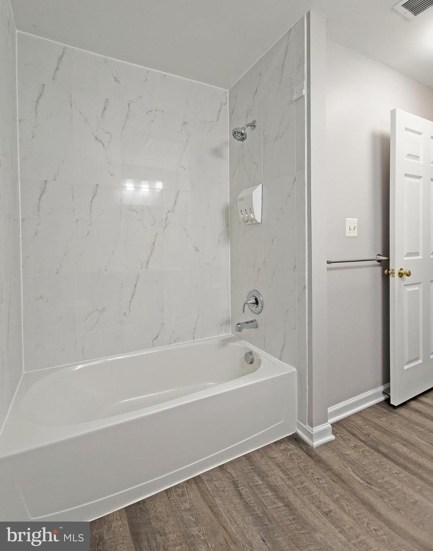 8126 HORSESHOE COTTAGE CIR, LORTON, Virginia 22079, 3 Bedrooms Bedrooms, ,2 BathroomsBathrooms,Residential,For sale,8126 HORSESHOE COTTAGE CIR,VAFX2246454 MLS # VAFX2246454