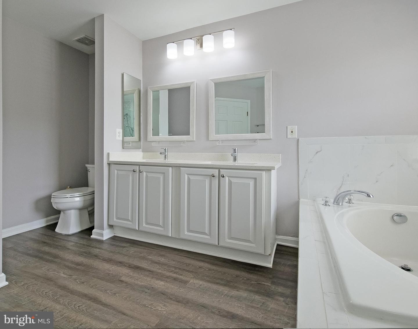 8126 HORSESHOE COTTAGE CIR, LORTON, Virginia 22079, 3 Bedrooms Bedrooms, ,2 BathroomsBathrooms,Residential,For sale,8126 HORSESHOE COTTAGE CIR,VAFX2246454 MLS # VAFX2246454