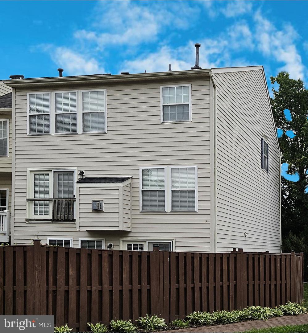 8126 HORSESHOE COTTAGE CIR, LORTON, Virginia 22079, 3 Bedrooms Bedrooms, ,2 BathroomsBathrooms,Residential,For sale,8126 HORSESHOE COTTAGE CIR,VAFX2246454 MLS # VAFX2246454